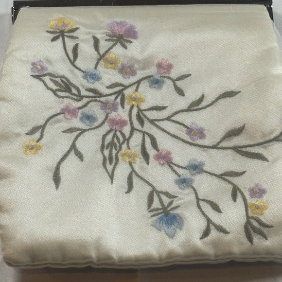 Valerie Stevens Ivory Embroidered Floral Clutch Evening‎ Bag Chain Strap